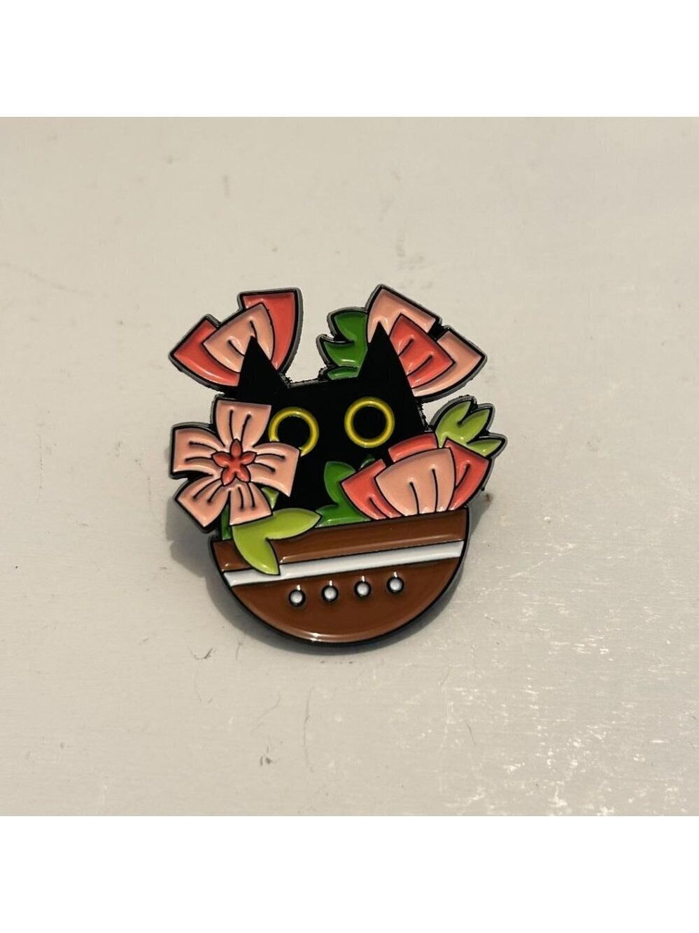 Black cat/flower pin